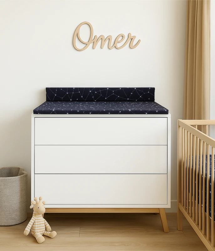 משטח החתלה -שחור כוכבים. ניתן להוסיף שם