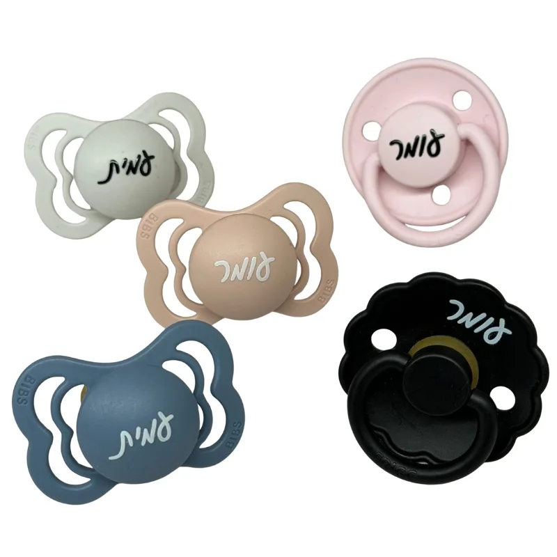 מדבקות שם למוצץ